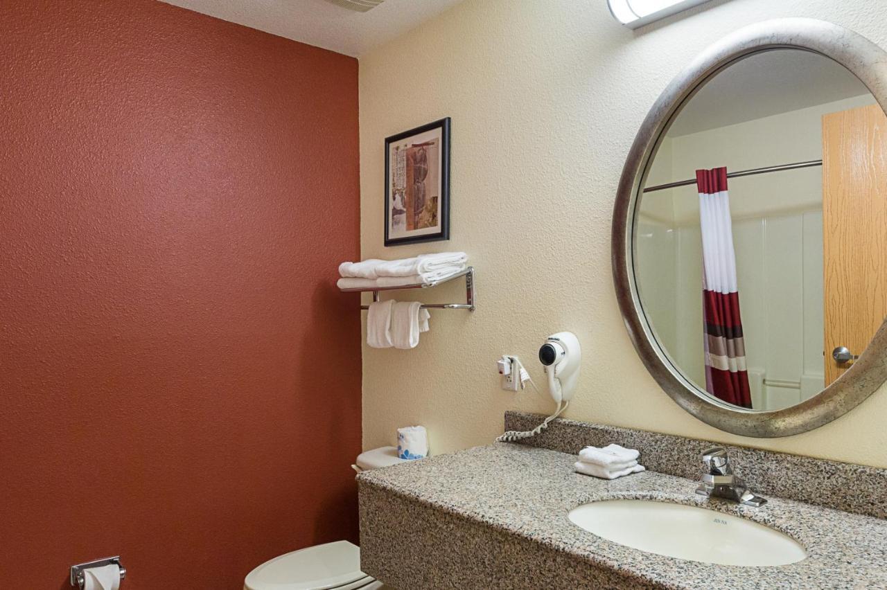 Отель Super 8 By Wyndham New Braunfels I-35 Экстерьер фото