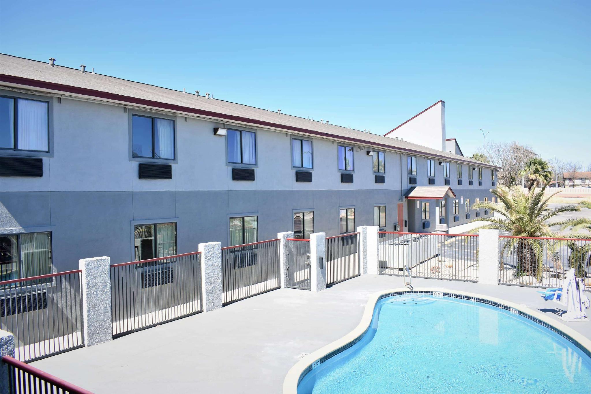 Отель Super 8 By Wyndham New Braunfels I-35 Экстерьер фото