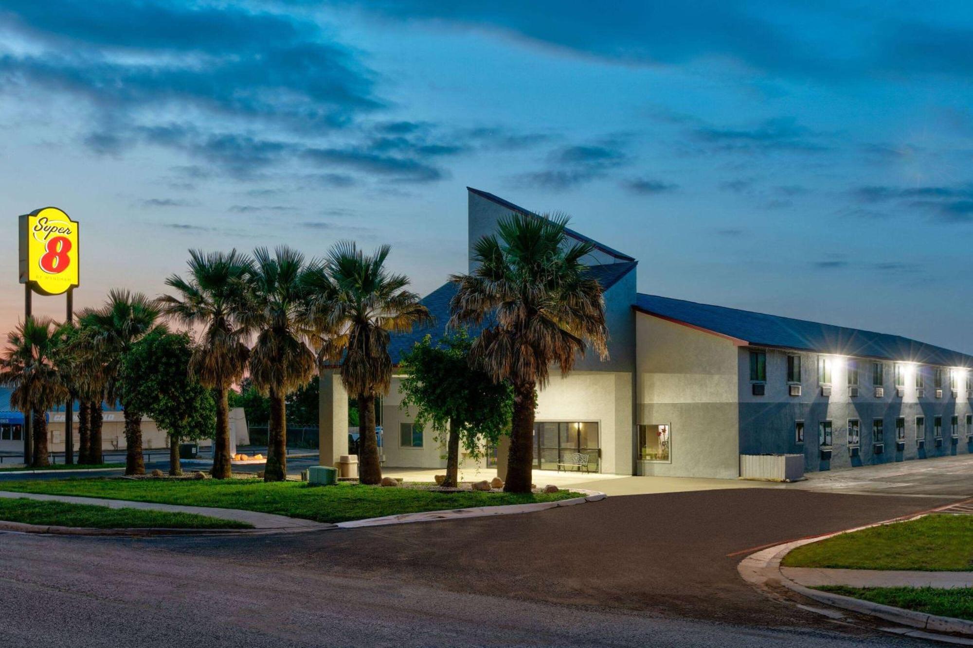 Отель Super 8 By Wyndham New Braunfels I-35 Экстерьер фото