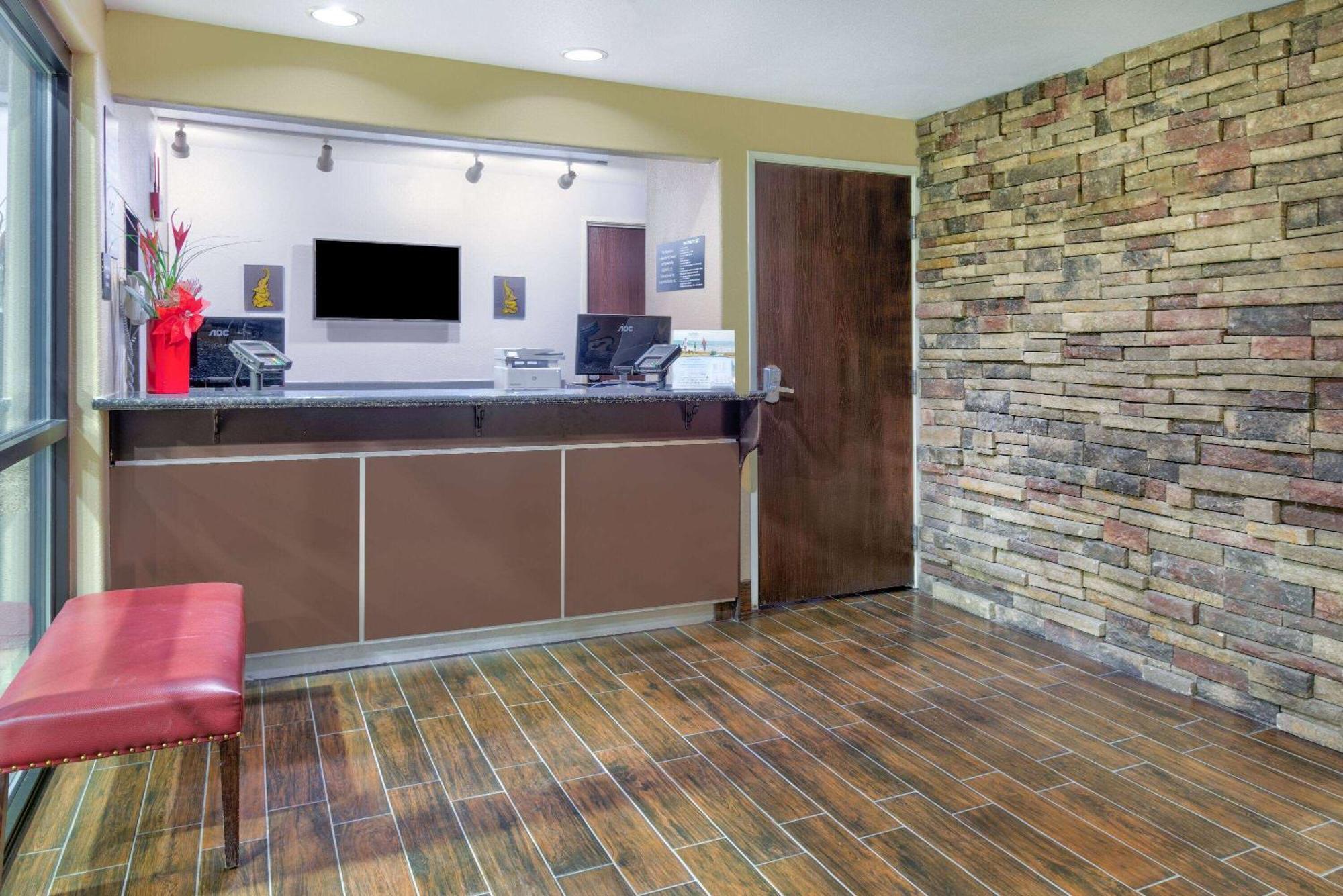 Отель Super 8 By Wyndham New Braunfels I-35 Экстерьер фото